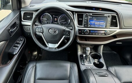 Toyota Highlander III, 2018 год, 2 850 000 рублей, 31 фотография