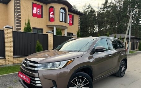 Toyota Highlander III, 2018 год, 2 850 000 рублей, 2 фотография