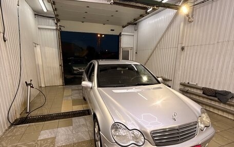 Mercedes-Benz C-Класс, 2004 год, 600 000 рублей, 10 фотография