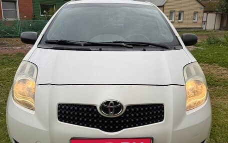 Toyota Yaris III рестайлинг, 2008 год, 550 000 рублей, 3 фотография