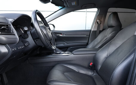 Toyota Camry, 2021 год, 2 998 000 рублей, 10 фотография