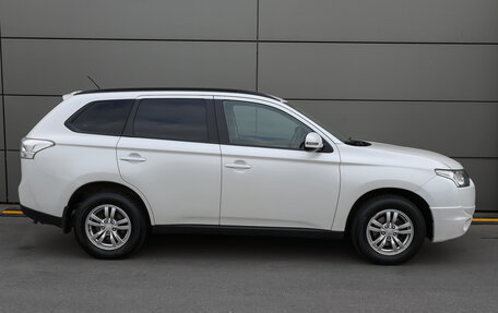Mitsubishi Outlander III рестайлинг 3, 2014 год, 1 349 000 рублей, 4 фотография