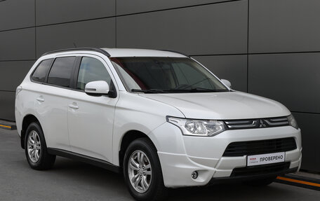 Mitsubishi Outlander III рестайлинг 3, 2014 год, 1 349 000 рублей, 3 фотография