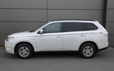 Mitsubishi Outlander III рестайлинг 3, 2014 год, 1 349 000 рублей, 8 фотография