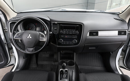 Mitsubishi Outlander III рестайлинг 3, 2014 год, 1 349 000 рублей, 14 фотография