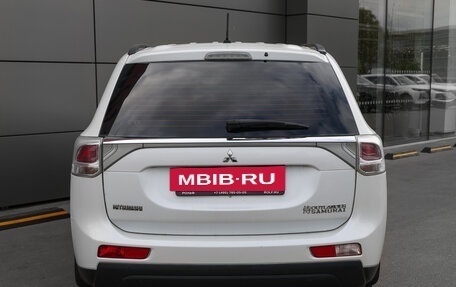 Mitsubishi Outlander III рестайлинг 3, 2014 год, 1 349 000 рублей, 6 фотография