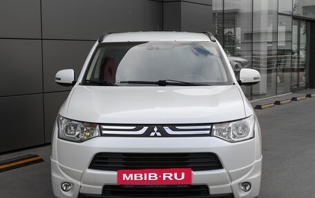 Mitsubishi Outlander III рестайлинг 3, 2014 год, 1 349 000 рублей, 2 фотография