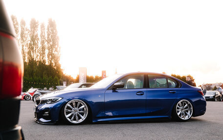 BMW 3 серия, 2019 год, 4 200 000 рублей, 2 фотография