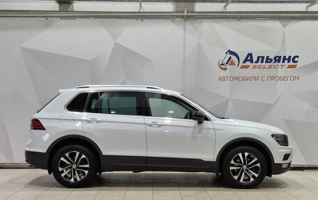 Volkswagen Tiguan II, 2019 год, 2 400 000 рублей, 2 фотография