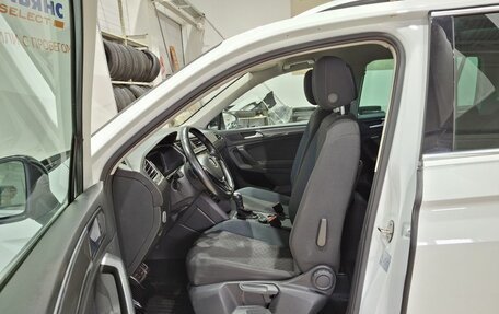 Volkswagen Tiguan II, 2019 год, 2 400 000 рублей, 16 фотография