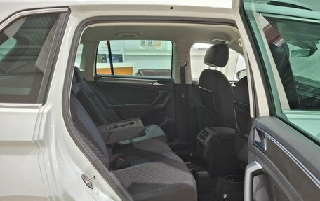 Volkswagen Tiguan II, 2019 год, 2 400 000 рублей, 17 фотография