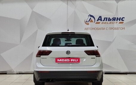 Volkswagen Tiguan II, 2019 год, 2 400 000 рублей, 4 фотография