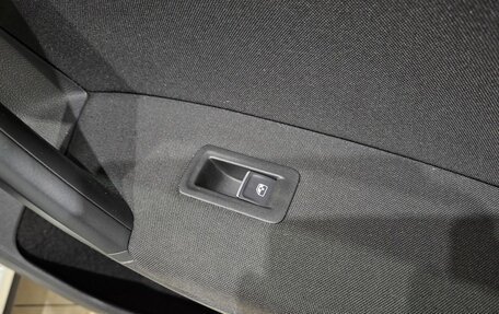 Volkswagen Tiguan II, 2019 год, 2 400 000 рублей, 28 фотография