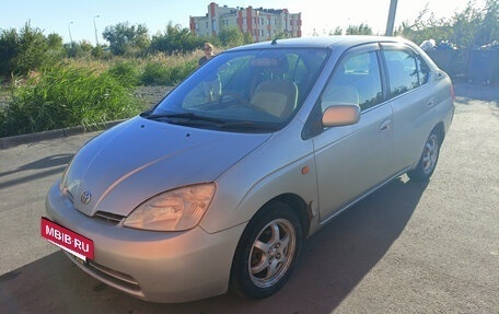 Toyota Prius IV XW50, 2002 год, 230 000 рублей, 2 фотография