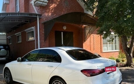 Mercedes-Benz E-Класс, 2020 год, 5 330 000 рублей, 4 фотография