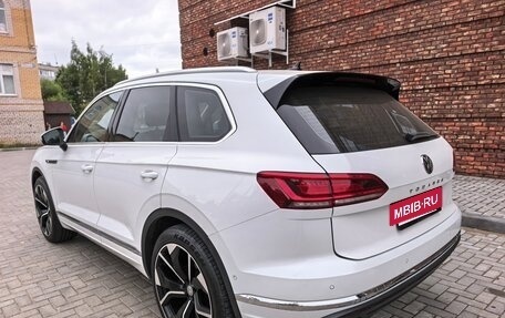 Volkswagen Touareg III, 2019 год, 4 450 000 рублей, 7 фотография