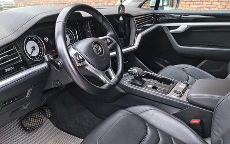 Volkswagen Touareg III, 2019 год, 4 450 000 рублей, 10 фотография