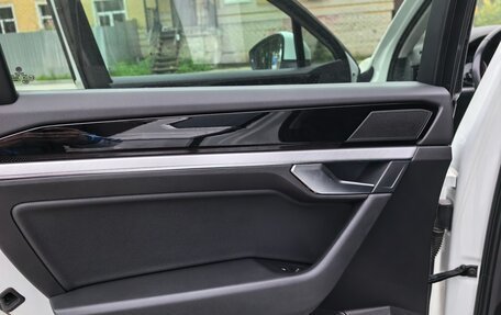 Volkswagen Touareg III, 2019 год, 4 450 000 рублей, 14 фотография