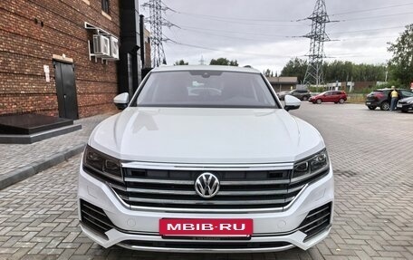 Volkswagen Touareg III, 2019 год, 4 450 000 рублей, 2 фотография
