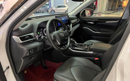Toyota Highlander, 2024 год, 5 768 124 рублей, 7 фотография