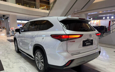 Toyota Highlander, 2024 год, 5 768 124 рублей, 4 фотография