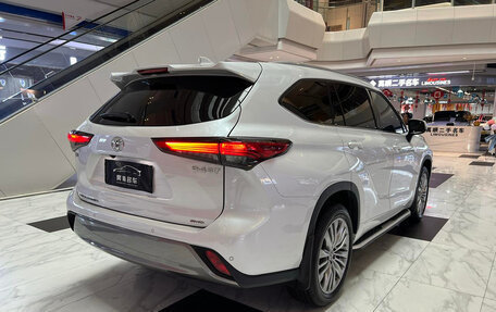 Toyota Highlander, 2024 год, 5 768 124 рублей, 6 фотография