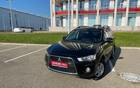 Mitsubishi Outlander III рестайлинг 3, 2011 год, 980 000 рублей, 1 фотография