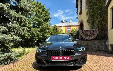 BMW 5 серия, 2018 год, 3 200 000 рублей, 2 фотография