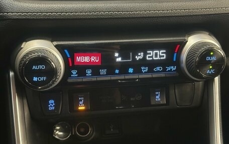 Toyota RAV4, 2021 год, 3 100 000 рублей, 9 фотография