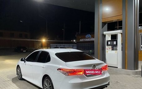 Toyota Camry, 2018 год, 1 690 000 рублей, 2 фотография