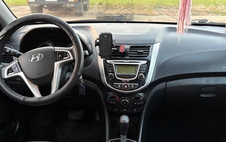 Hyundai Solaris II рестайлинг, 2013 год, 1 000 000 рублей, 4 фотография