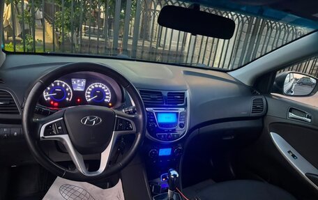 Hyundai Solaris II рестайлинг, 2011 год, 750 000 рублей, 11 фотография