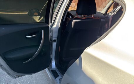BMW 1 серия, 2006 год, 710 000 рублей, 16 фотография
