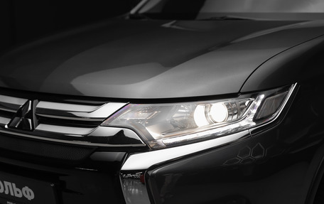 Mitsubishi Outlander III рестайлинг 3, 2016 год, 2 490 000 рублей, 11 фотография