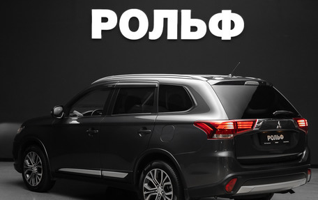 Mitsubishi Outlander III рестайлинг 3, 2016 год, 2 490 000 рублей, 5 фотография