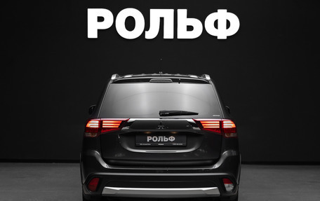 Mitsubishi Outlander III рестайлинг 3, 2016 год, 2 490 000 рублей, 6 фотография