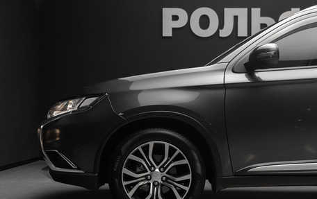 Mitsubishi Outlander III рестайлинг 3, 2016 год, 2 490 000 рублей, 9 фотография