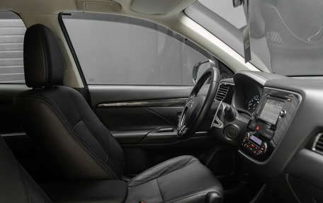 Mitsubishi Outlander III рестайлинг 3, 2016 год, 2 490 000 рублей, 19 фотография