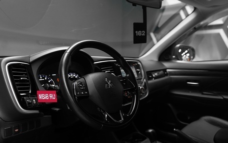 Mitsubishi Outlander III рестайлинг 3, 2016 год, 2 490 000 рублей, 23 фотография