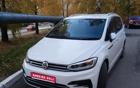 Volkswagen Touran III, 2020 год, 2 230 000 рублей, 3 фотография