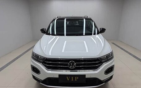 Volkswagen T-Roc I, 2022 год, 1 260 000 рублей, 2 фотография