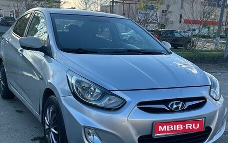 Hyundai Solaris II рестайлинг, 2012 год, 650 000 рублей, 1 фотография