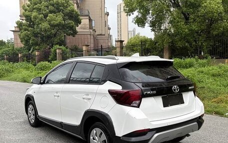 Toyota Yaris, 2022 год, 1 388 000 рублей, 5 фотография