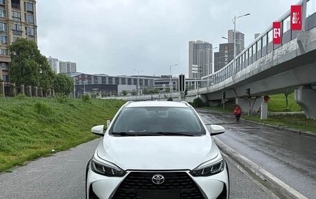 Toyota Yaris, 2022 год, 1 388 000 рублей, 2 фотография