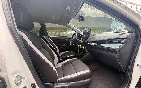 Toyota Yaris, 2022 год, 1 388 000 рублей, 12 фотография