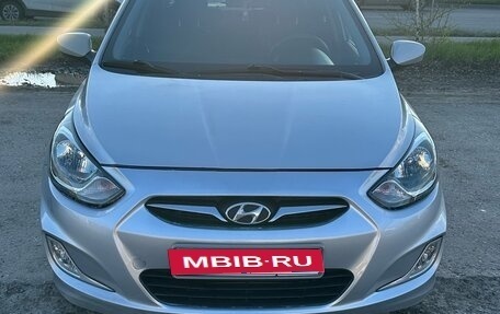 Hyundai Solaris II рестайлинг, 2012 год, 650 000 рублей, 2 фотография