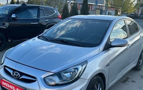 Hyundai Solaris II рестайлинг, 2012 год, 650 000 рублей, 3 фотография
