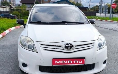 Toyota Auris II, 2011 год, 950 000 рублей, 1 фотография