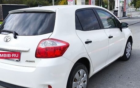 Toyota Auris II, 2011 год, 950 000 рублей, 2 фотография