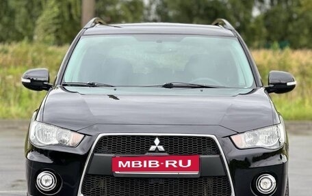 Mitsubishi Outlander III рестайлинг 3, 2011 год, 1 249 000 рублей, 2 фотография